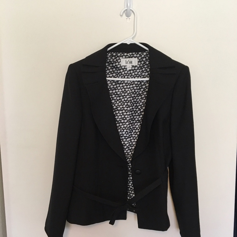 Le suit blazer (10)  and pencil skirt set (12)